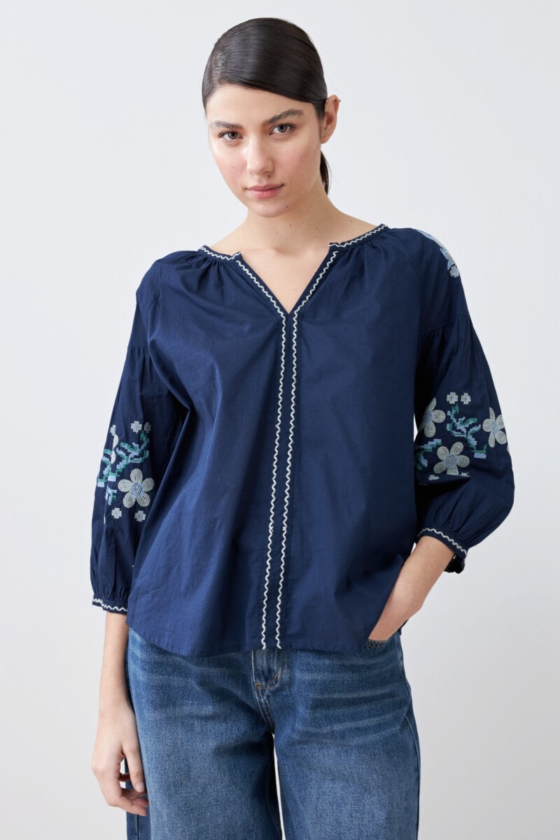 Blusa boho con bordados azul marino