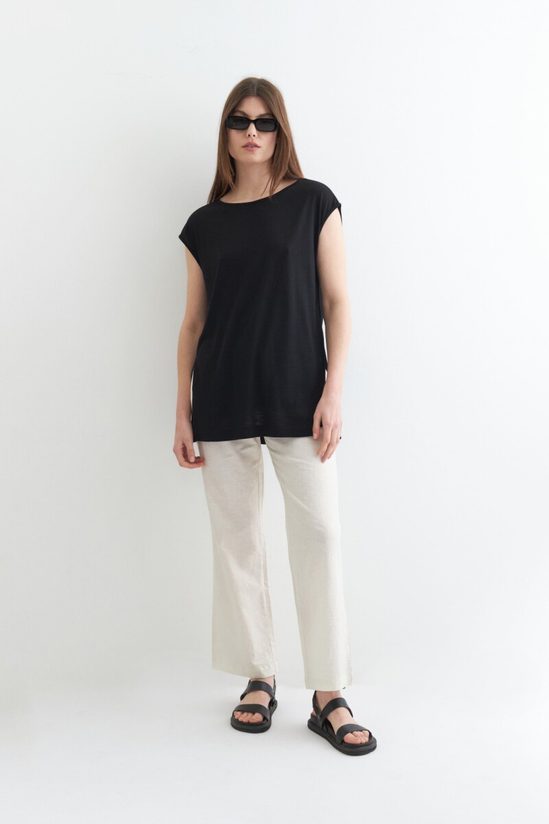 Remera oversize con tajos laterales negro