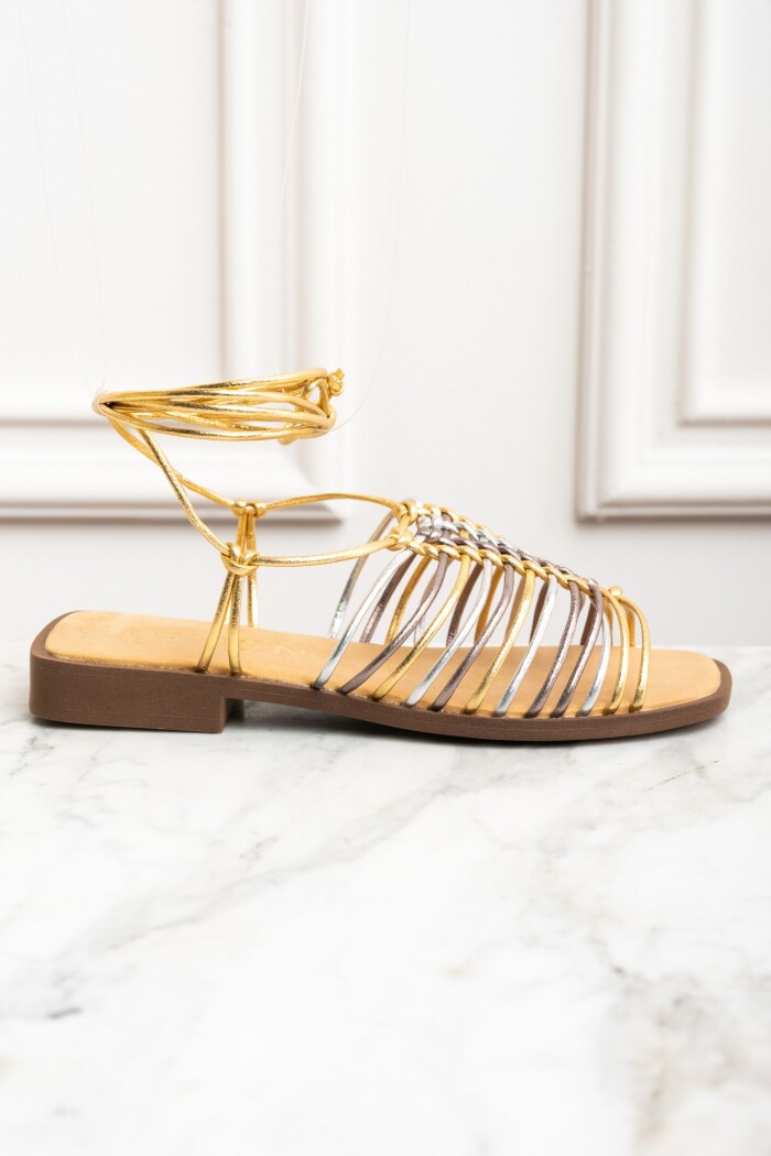 Sandalia Tiras Cuero Metalizado Oro