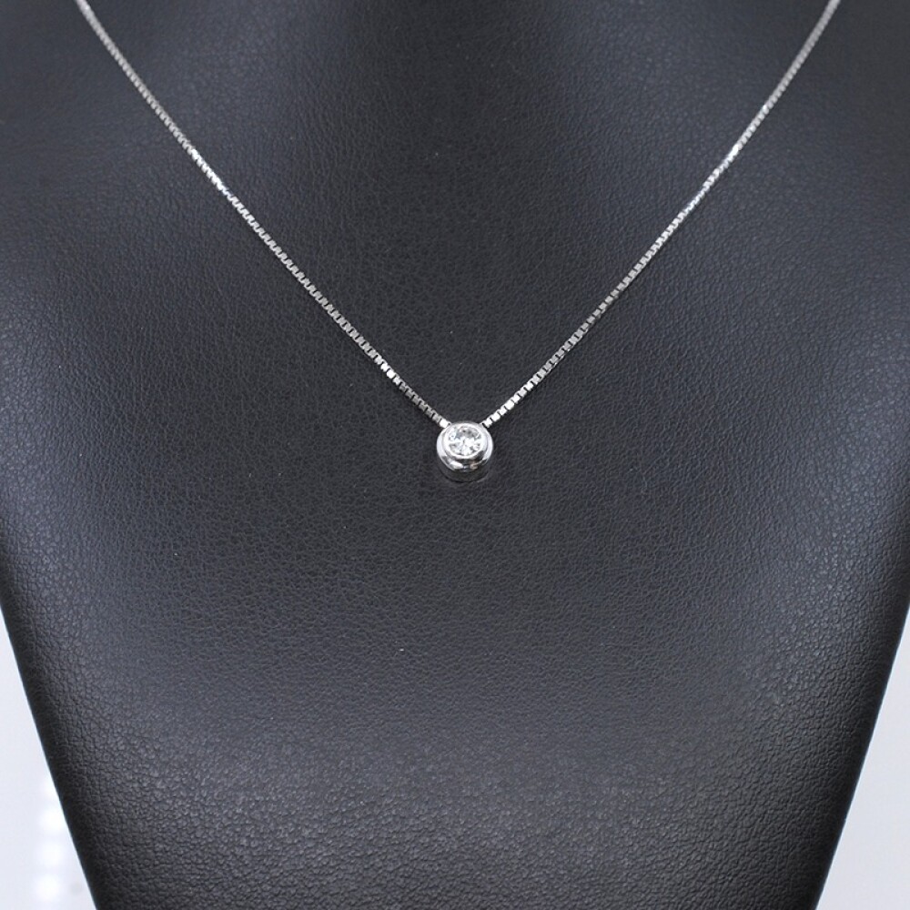 Dije en oro 18k blanco y brillante Dije en oro 18k blanco y brillante