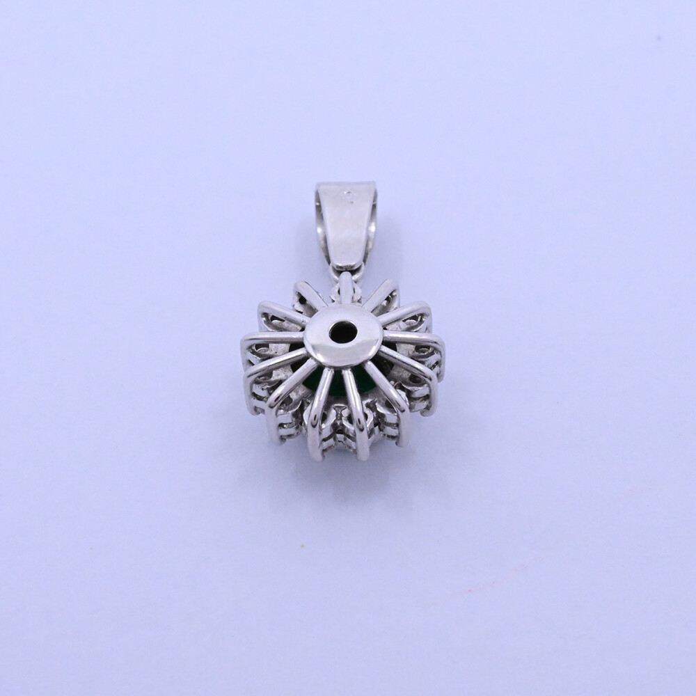 Colgante oro 18k blanco con esmeralda y brillantes. Colgante oro 18k blanco con esmeralda y brillantes.