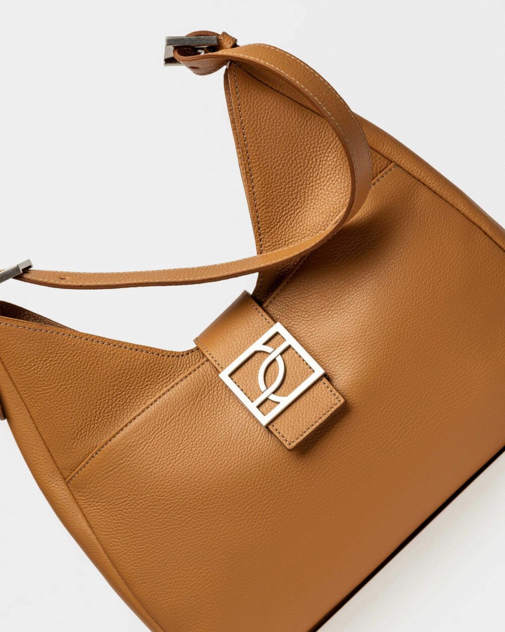 Bolso Signature en cuero graneado Cuoio