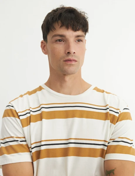 Remera Izan Crudo