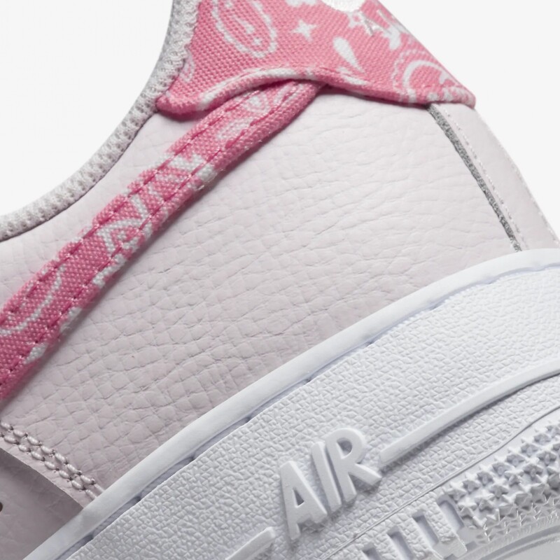 NIKE AIR FORCE 1 '07 NIKE AIR FORCE 1 '07