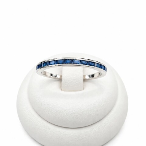 Anillo medio sin fin con zirconias azul Anillo medio sin fin con zirconias azul