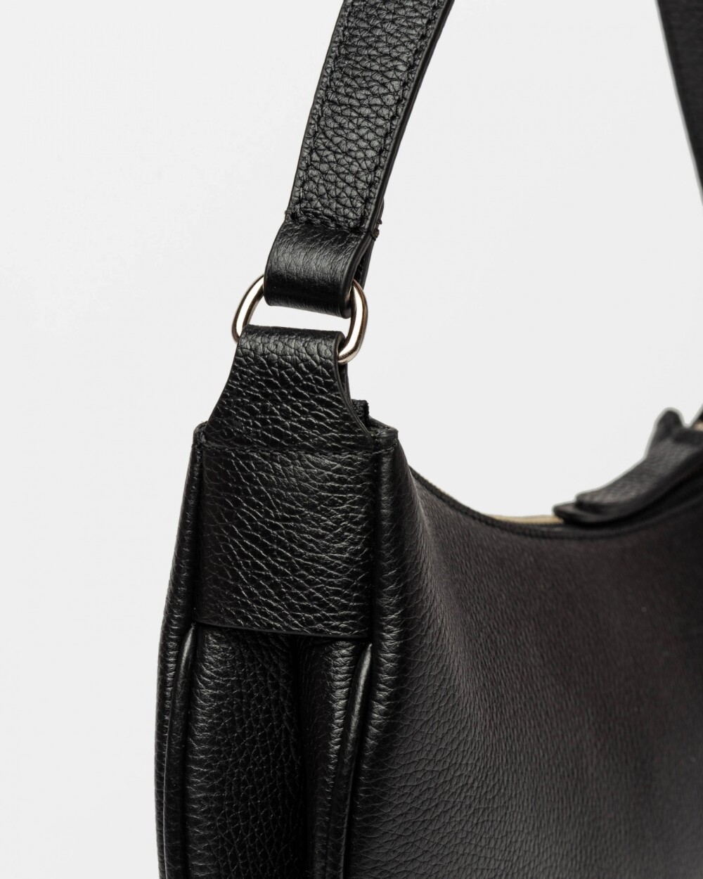 Cartera al Hombro Lua En Cuero Graneado Negro