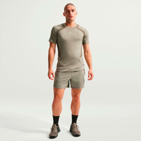 Remera Nike Pro Training de Hombre Gris