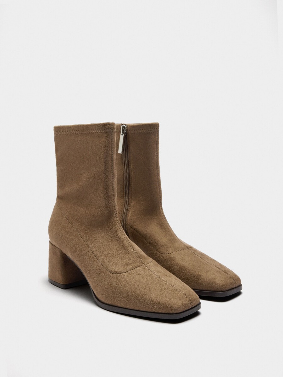 Botines Efecto Piel taupe