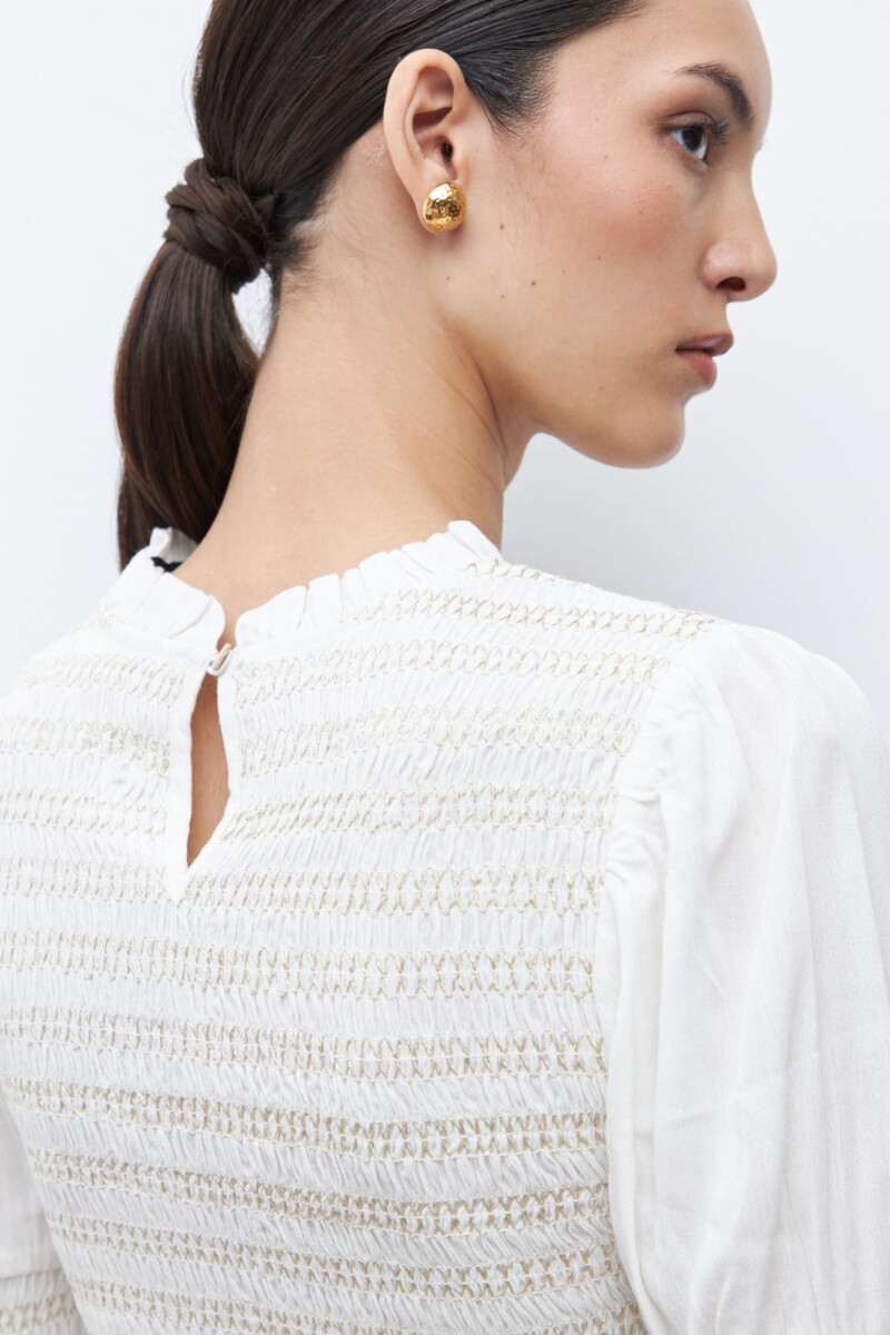 Blusa romántica crudo