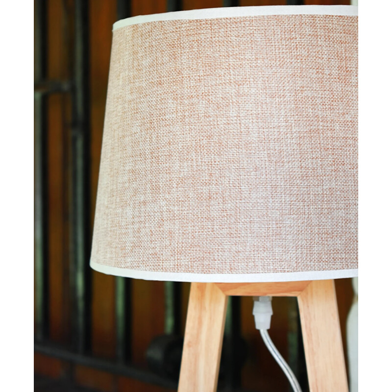 Lámpara portátil madera y tela marrón Lámpara portátil madera y tela marrón