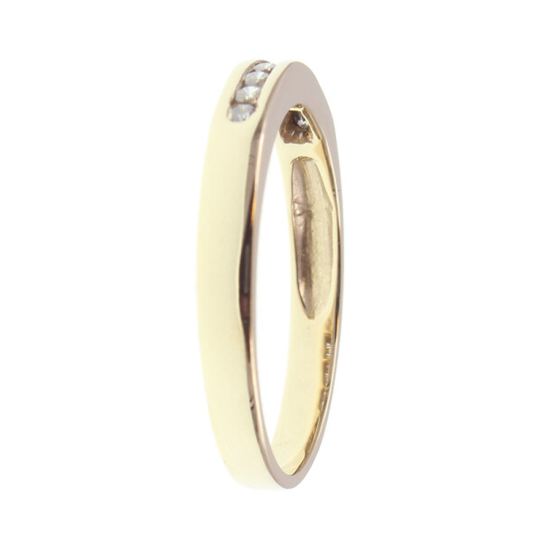 Anillo medio sin fin Chana chico en oro amarillo 18k con brillantes. Anillo medio sin fin Chana chico en oro amarillo 18k con brillantes.