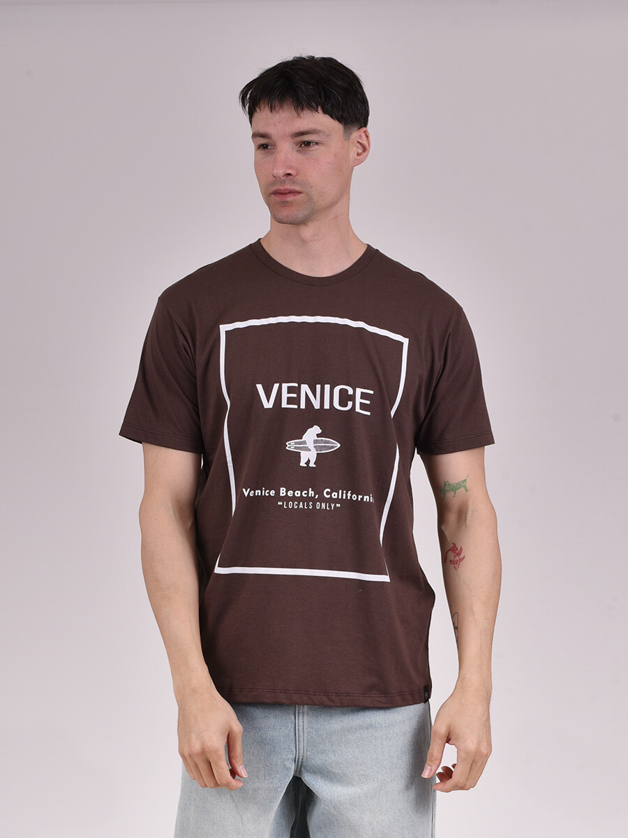 REMERA VENICE - MARRON 
