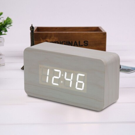 Reloj Despertador Digital Símil Madera Fecha/Temperatura Reloj Despertador Digital Símil Madera Fecha/Temperatura
