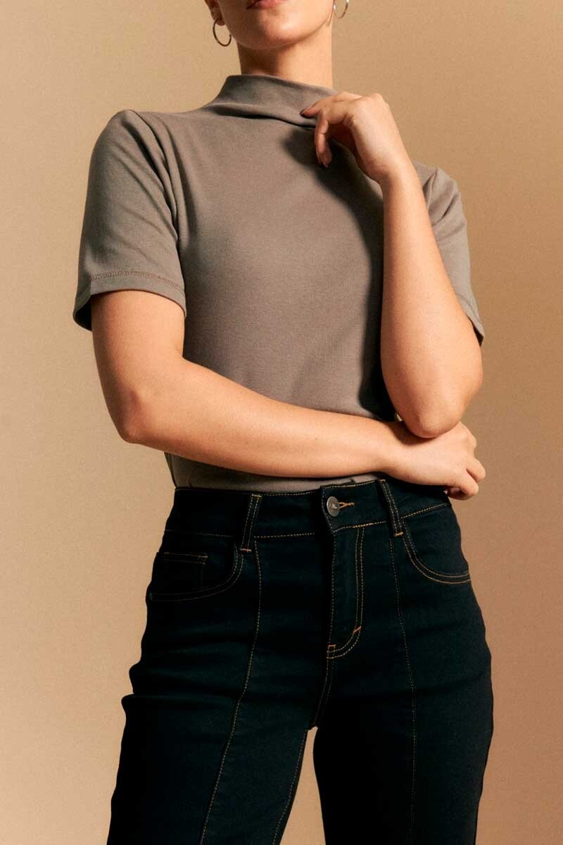 POLERA MANGA CORTA ALLIE ZAMORA Marron