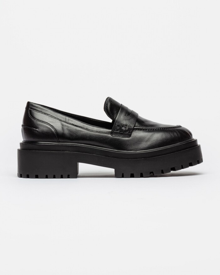 Mocasín Claire En Cuero Liso Negro