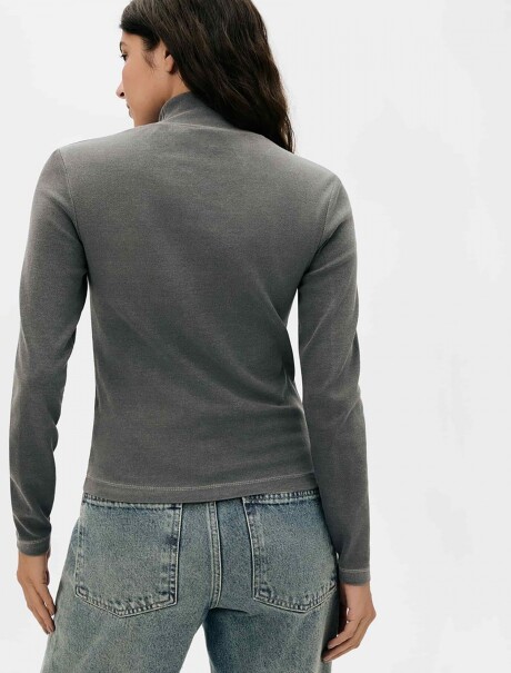 CAMISETA FEMENINA MANGA LARGA CUELLO ALTO GRIS