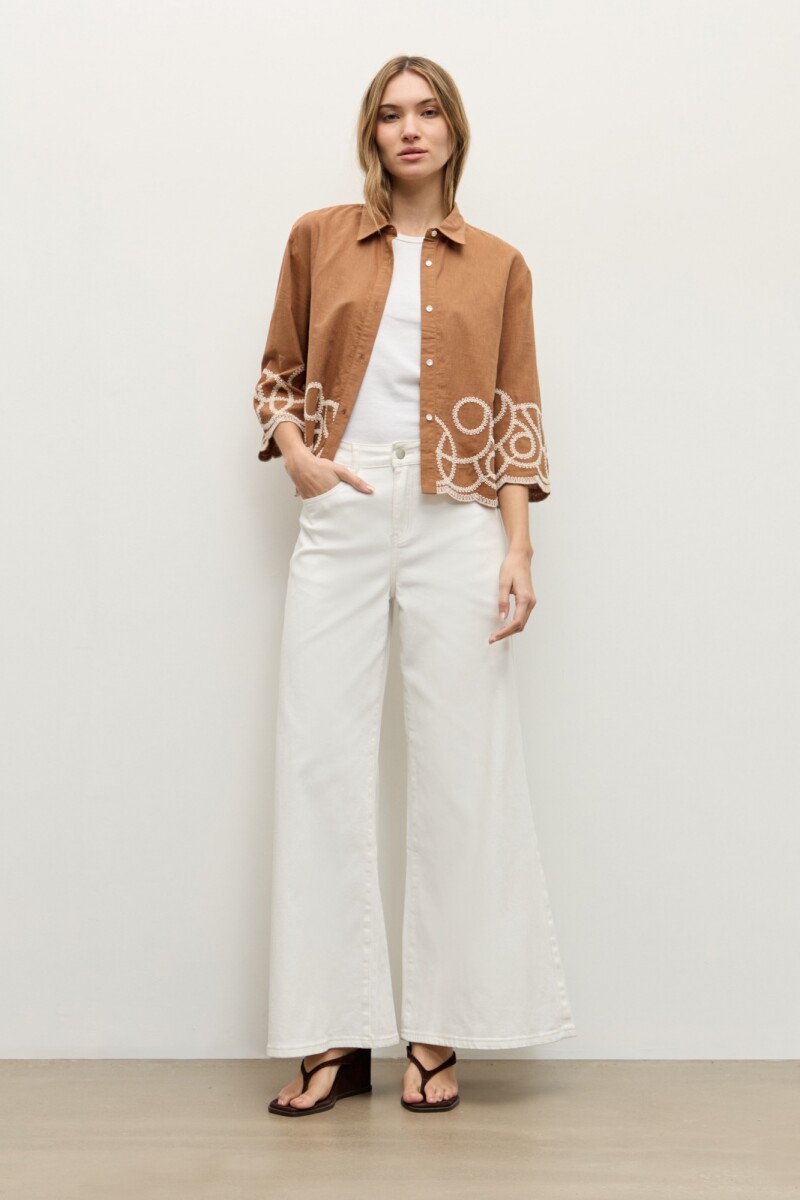 Camisa bordado en contraste camel