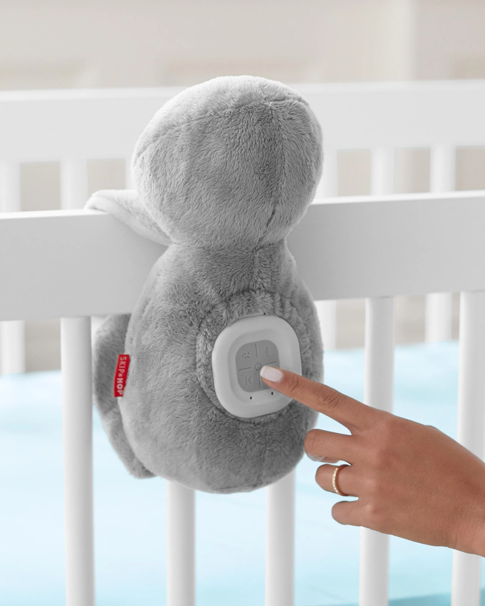 Peluche arrullador con activación por llanto, diseño perezoso Peluche arrullador con activación por llanto, diseño perezoso
