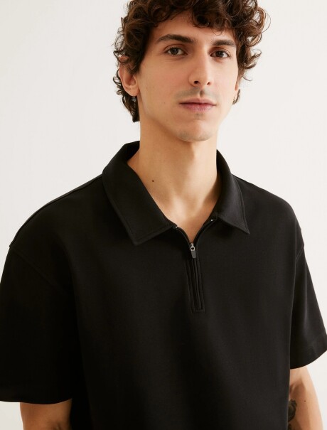 CAMISA DE CUELLO CON CIERRE NEGRO