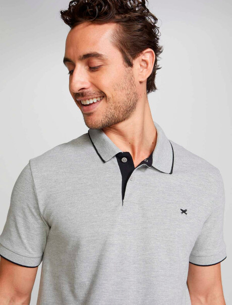 POLO BÁSICA MASCULINA EN TELA PIQUÉ CON LOGO BORDADO GRIS
