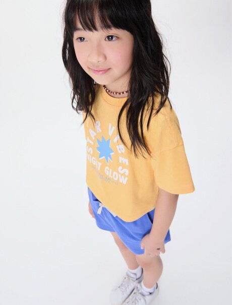 CAMISETA INFANTIL CON ESTAMPA AMARILLO