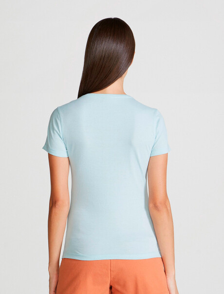 CAMISETA BÁSICA MANGA CORTA CUELLO EN V CELESTE