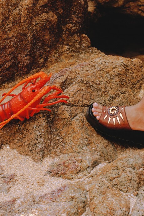 Hakuna Sandals Camel / Dorado