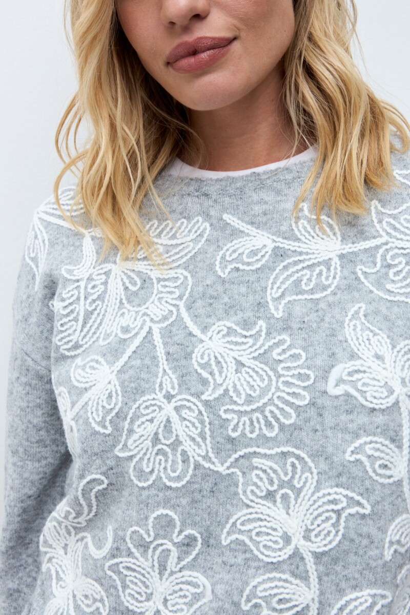 Sweater bordado floral gris melange