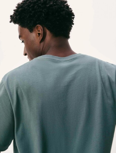 CAMISETA BÁSICA WORLD CON BORDADO AZUL