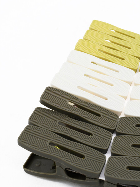 PALILLOS DE PLASTICO SET X 18 MULTICOLOR