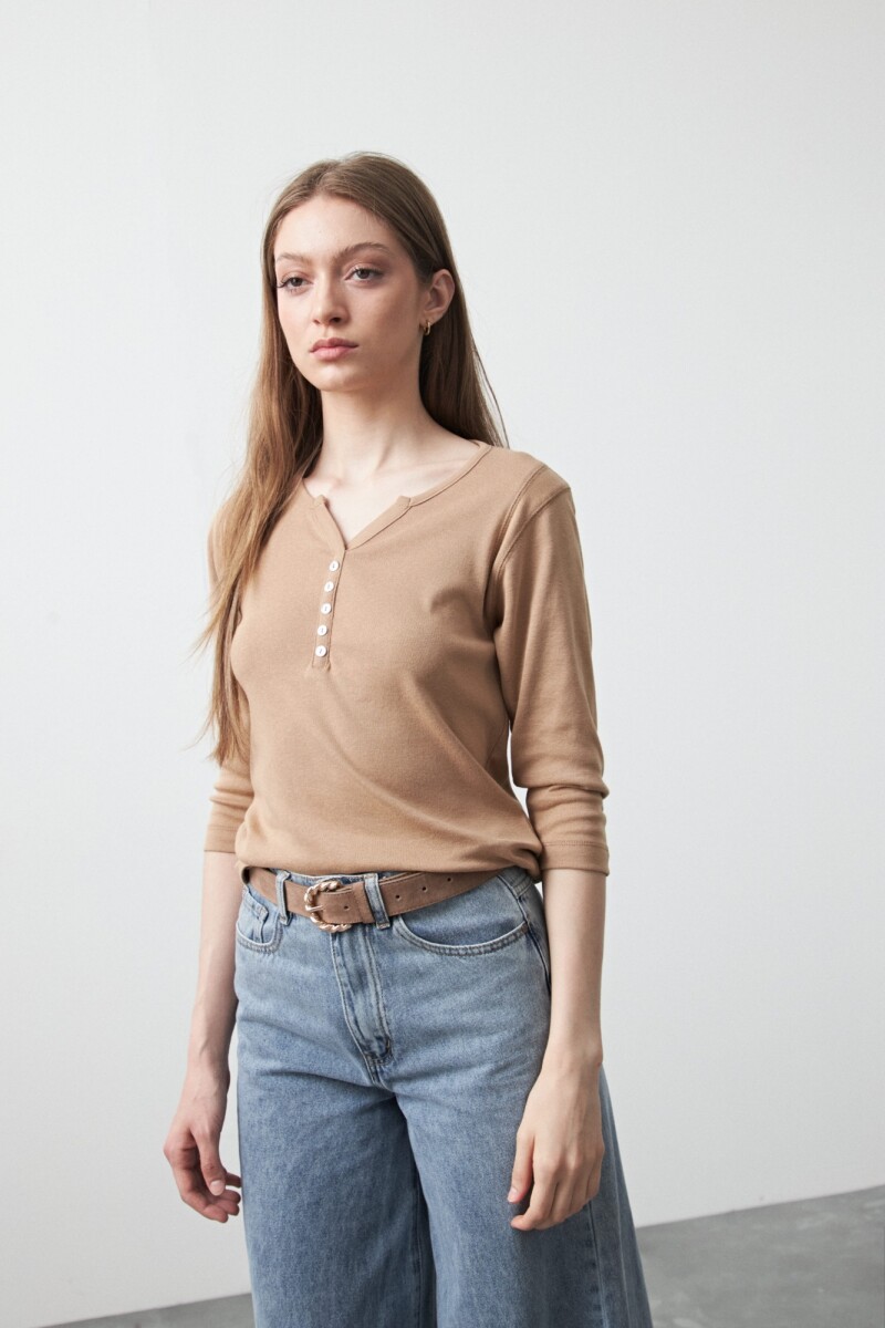 REMERA JALISCO Beige Oscuro