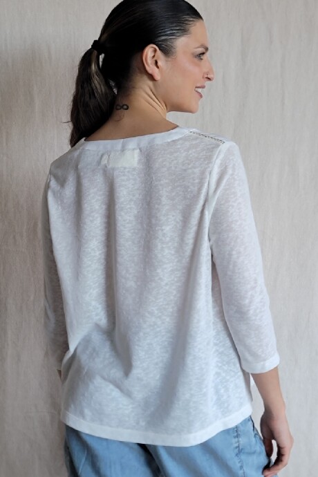 Blusa Faro Blanco con puntilla cruda