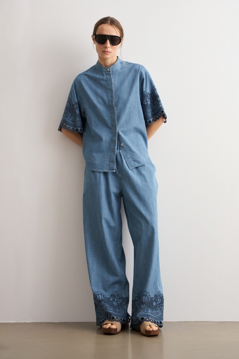 Camisa de jean bordada jean medio