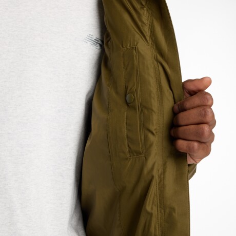 Campera New Balance de Hombre -Sport Essentials- MO53500WDL BROWN