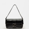 Cartera al hombro Signature en cuero charol Negro