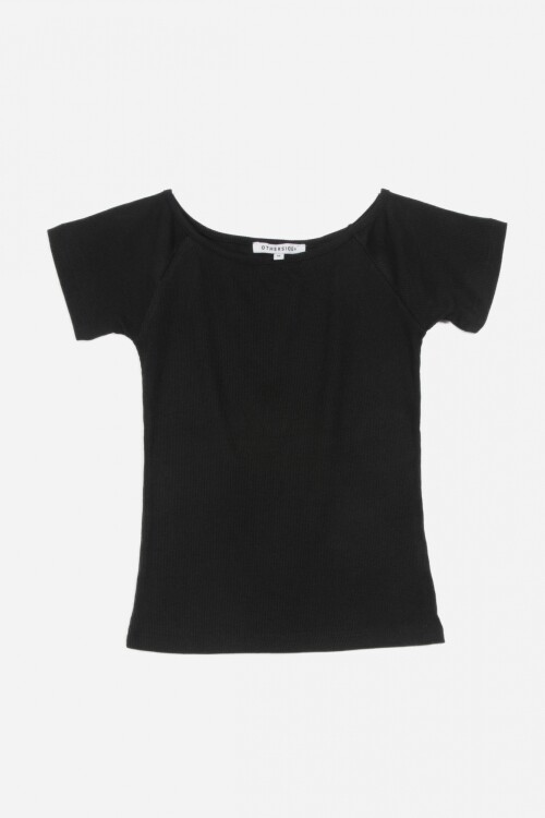 Remera off shoulder mangas cortas NEGRO