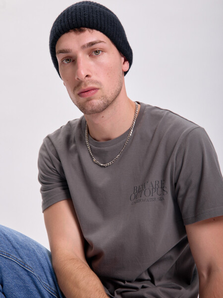 Remera estampa Gris Oscuro