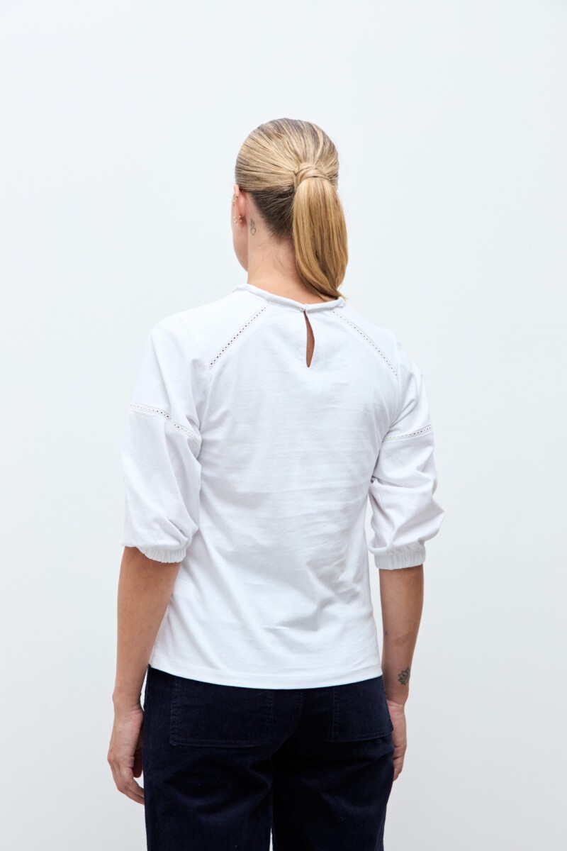 Remera bordada vainillas blanco