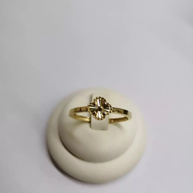 Anillo Flor al centro. Oro 10kt Anillo Flor al centro. Oro 10kt