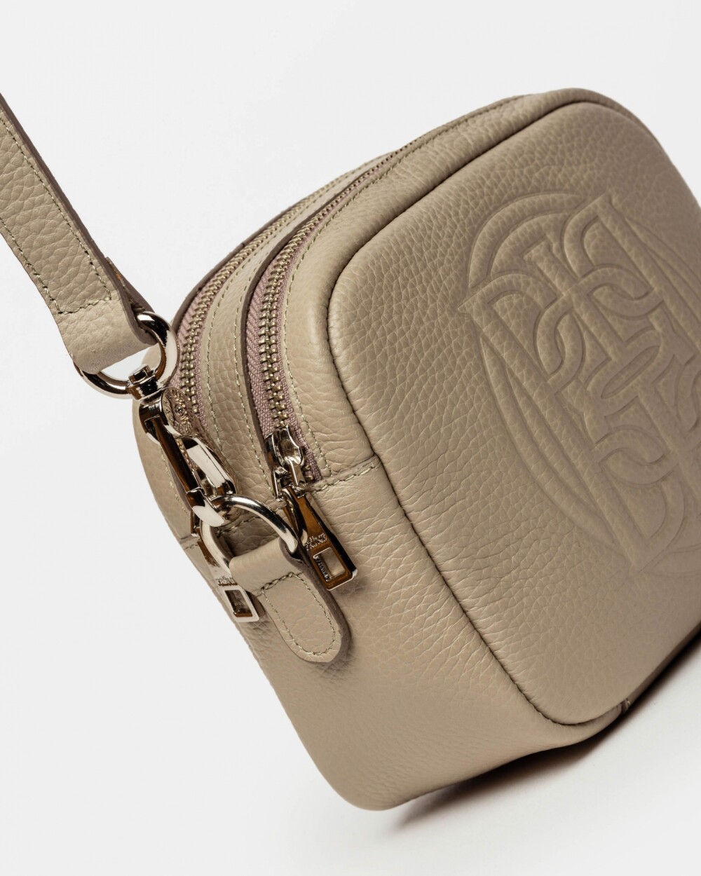 Bandolera Eterial en cuero graneado Taupe Niquel
