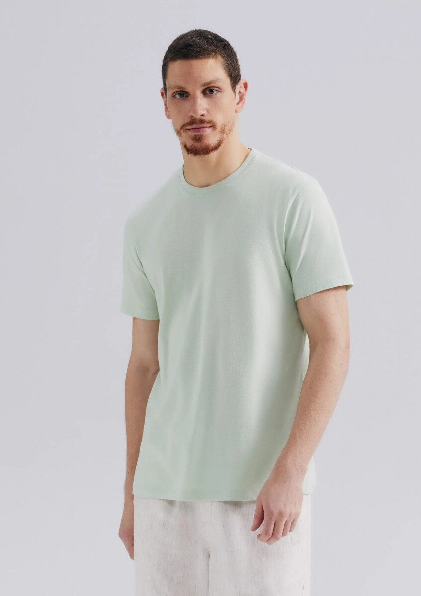 CAMISETAS BÁSICAS REGULAR WORLD - VERDE 