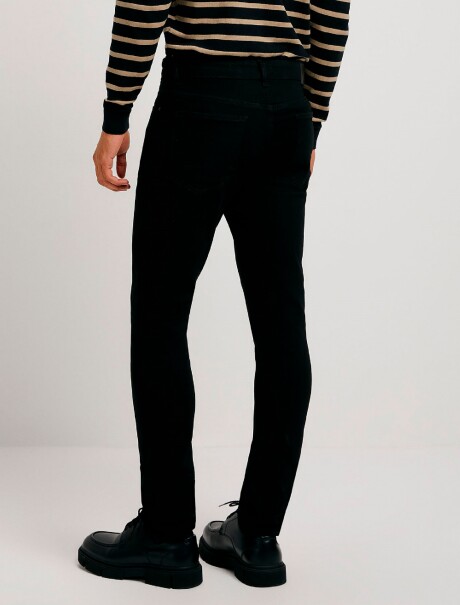 PANTALÓN DE JEAN SKINNY NEGRO