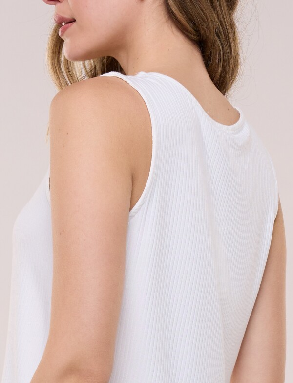 Musculosa Escote Redondo Con Tachas CRUDO