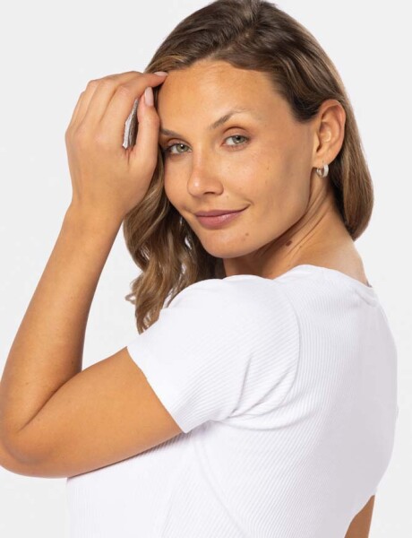 REMERA CON BOTONES Blanco