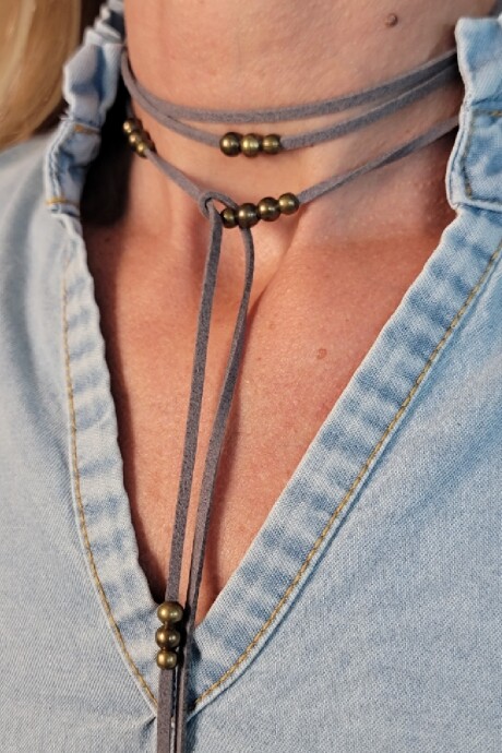 Collar Corbatín Gris - Oro