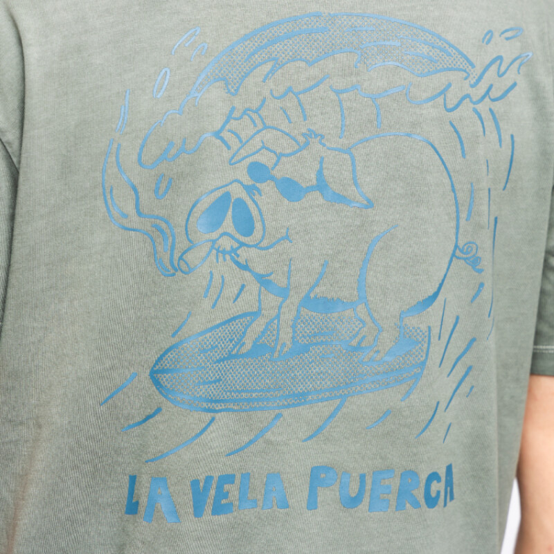 Remera La isla x La Vela - Chancho Ola Remera La isla x La Vela - Chancho Ola