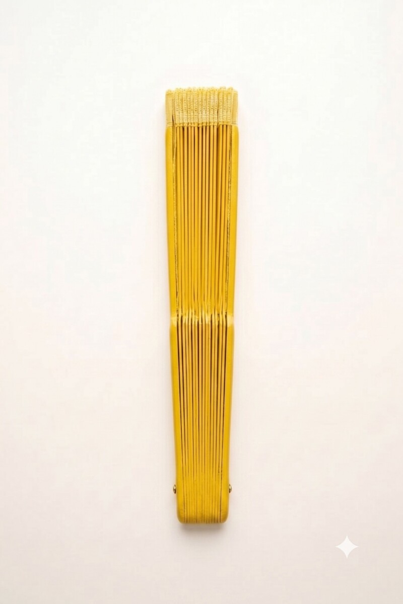 Abanico de madera amarillo