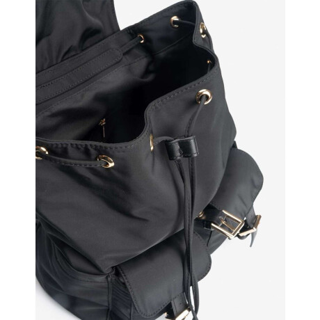 Mochila Con Solapa Y Bolsillos Negro