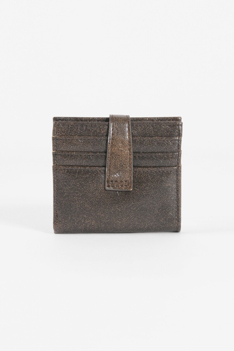 Tarjetero flap shinny marrón