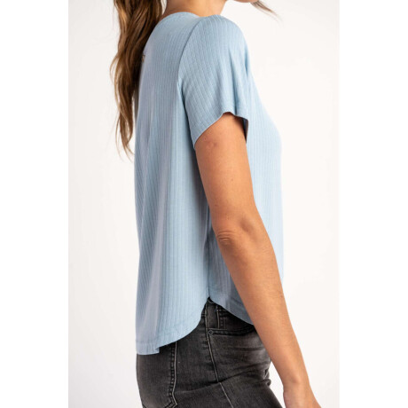 Remera Celeste